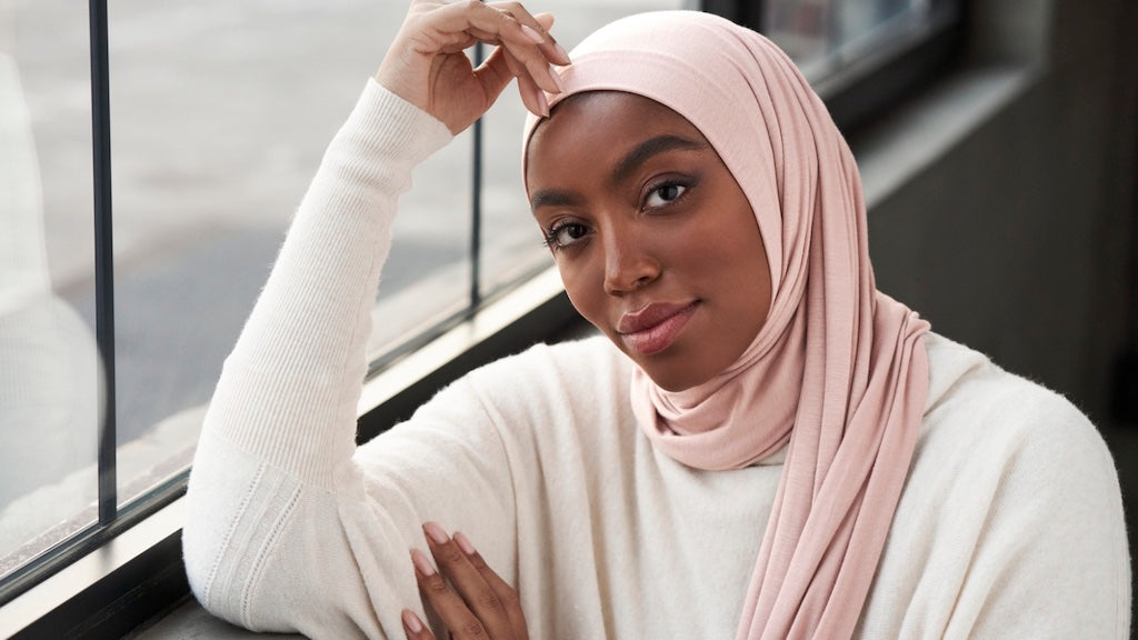 Bejeweled Magnetic Hijab 'Pin' - Black