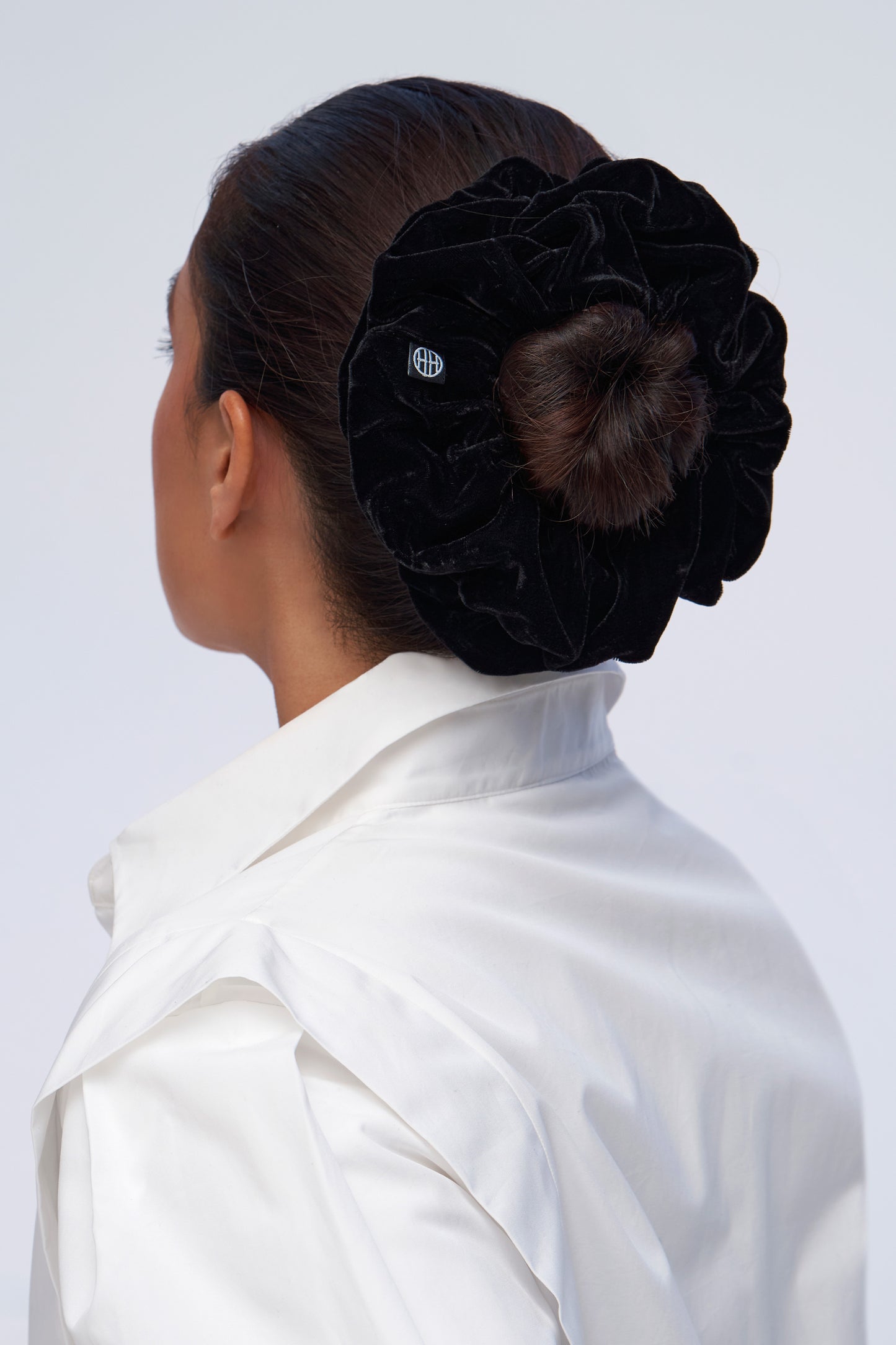 Large Velvet Shaping Scrunchie – Black